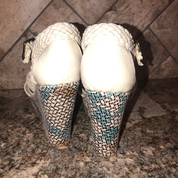 New!!! Buckle Wedge - Picture 4 of 9